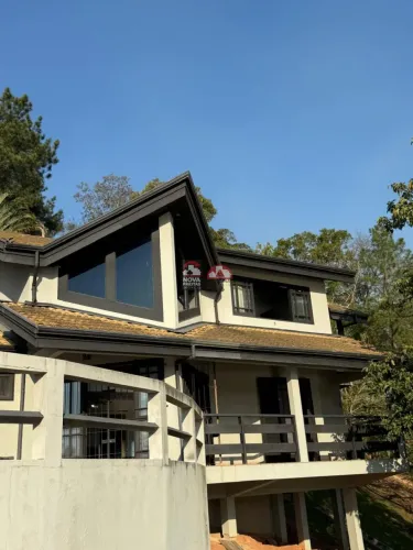 Casa à Venda no Condomínio Recanto dos Pássaros em Jacareí