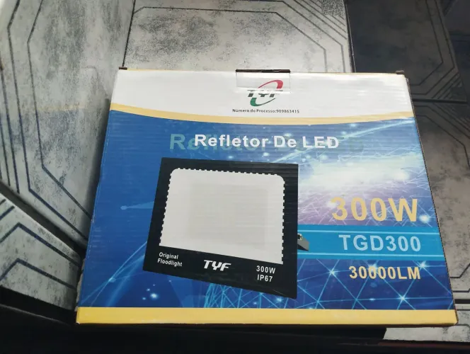 Refletotes de led são 4 refletores novos na caixa