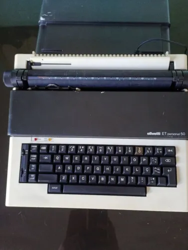 MAQUINA DE ESCREVER OLIVETTI