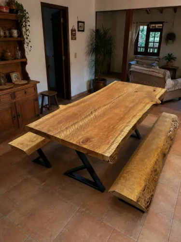 Mesa Rústica com dois bancos