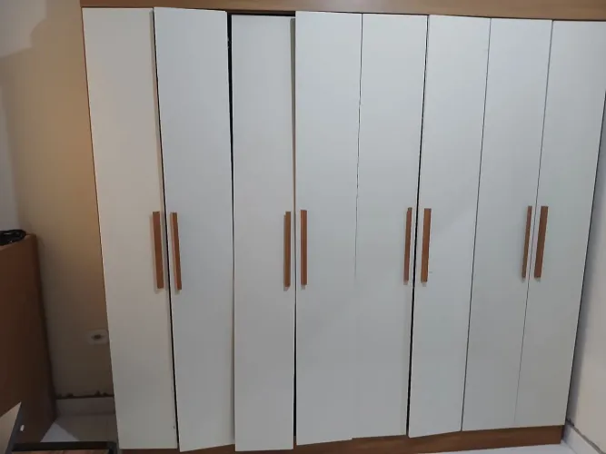 Doação guarda roupa 8 portas