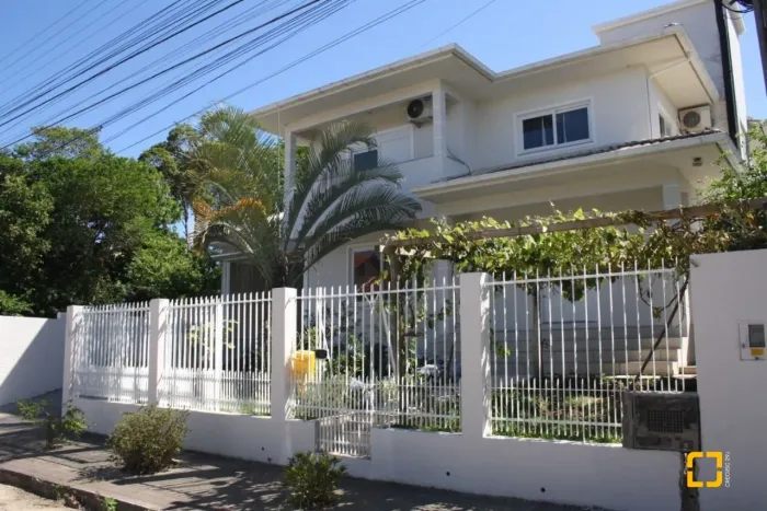 CASA RESIDENCIAL - 5 DORMITÓRIOS - COM EDÍCULA - 508m² DE ÁREA PRIVATIVA - CAMPECHE - FLOR