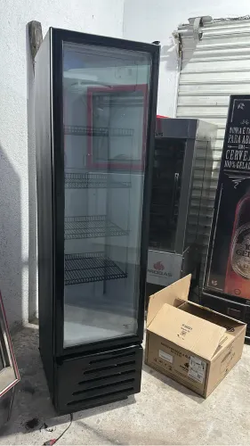 Refrigerador preto porta vidro 330 litros 
