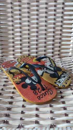 EXCELENTE HAVAIANA NUM 40
