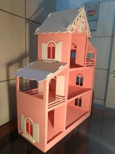 Casinha casa de boneca . Casa da bardye de madeira e MDF bem resistente.