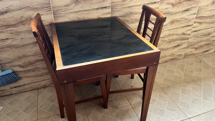 Mesa tampo de vidro 4 cadeiras