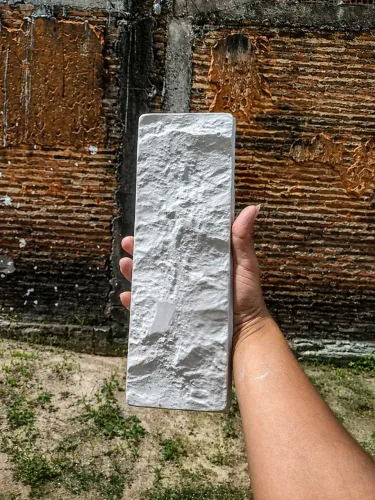 Tijolinho Rockface Travertino (gesso)