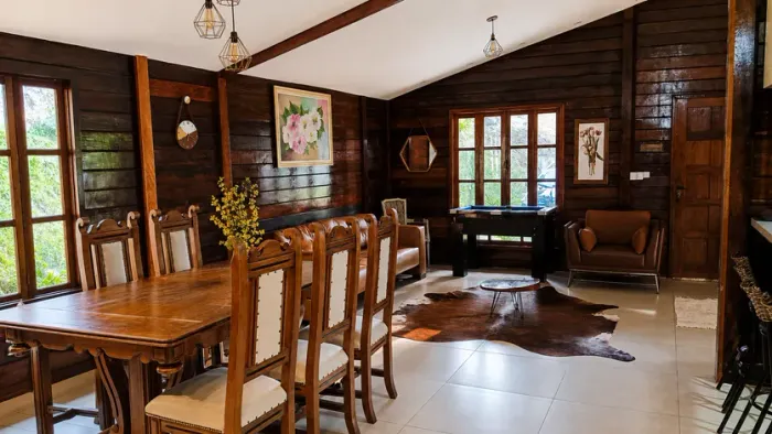 Casa em Condomínio com 4 Quarto(s) e 3 banheiro(s) para Alugar, 200 m² por R$ 6500 / Mês