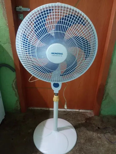 Ventilador mundial de pé