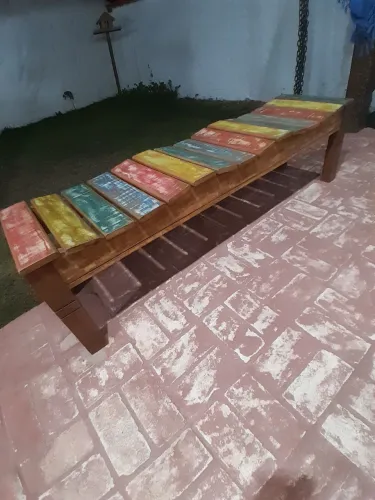 BANCO NOVO RÚSTICO MADEIRA DEMOLIÇÃO (PEROBA ROSA E IPÊ). MEDINDO 163 CM X 42 CM. R$450,00