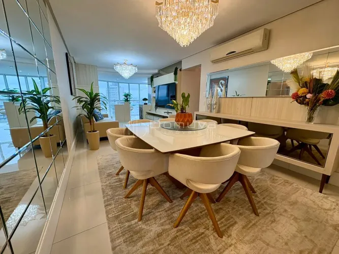 Locação Anual, Quadra Mar em Balneário Camboriú 3 Suítes 3 Vagas Mobiliado