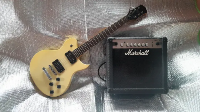 Guitarra e Caixa amplificada