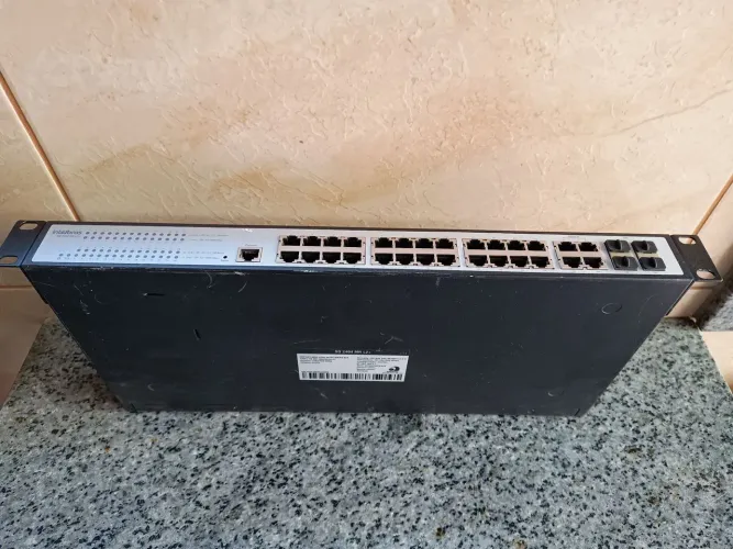 Vendo Switch 24p Gerenciável Giga + 4p Sfp Sg2404 Mr L2+ Intelbras, funcionando.