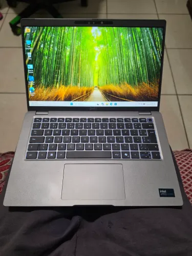 Notebook Dell Latitude 5450 ultra 5 32gb 512ssd top, marcas de uso.