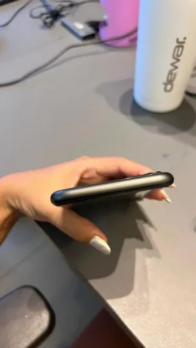 iPhone 11 de 64g pra vender sem detalhes 