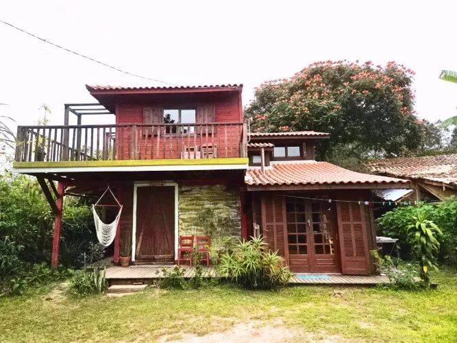 Oportunidade Única: Pousada Comercial à Venda em Imbituba -SC, Bairro Ibiraquera! 1 Sala, 