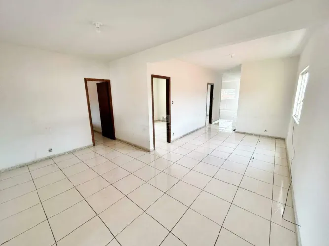 Casa de 3 quartos com suíte e Varanda para locação no Betânia