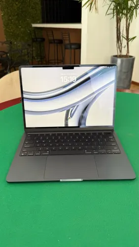 MacBook Air M2 13,6? | 24 GB RAM | 512 GB | Meia-noite