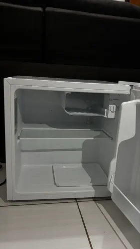 Frigobar MIDEA 45 litros semi - novo