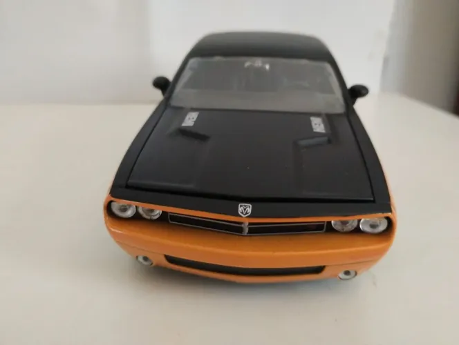 Miniatura Dodge Challenger 2006 Jada toys 1/24