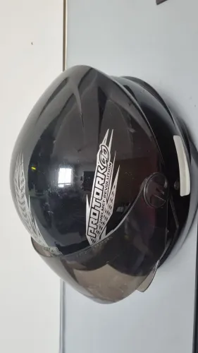 Capacete Preto tamanho 58
