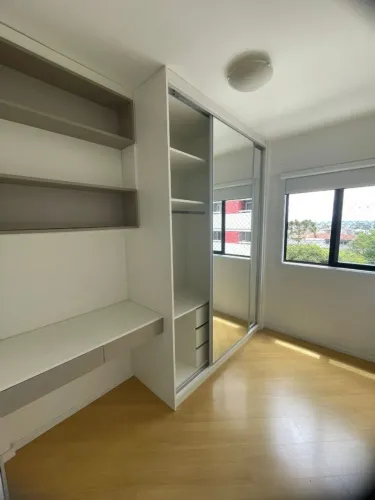 guarda-roupa / closet MDF planejado + penteadeira + porta de correr + espelho
