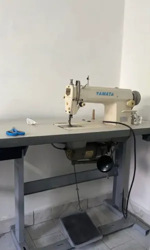 VENDO MÁQUINA COSTURA RETA + OVERLOQUE