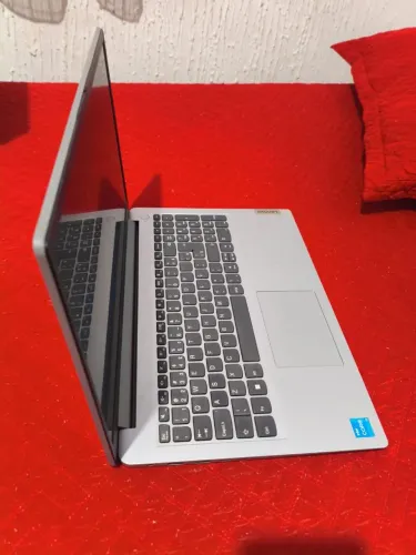 Notebook Lenovo i3 12 geração