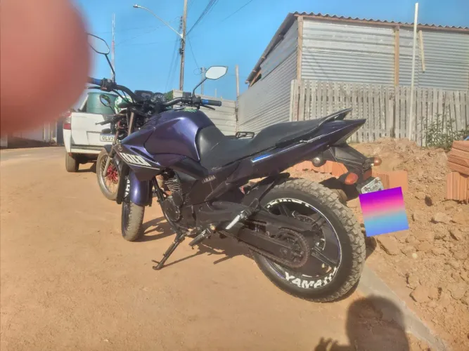 Troco por outra moto de menor cilindrada!
