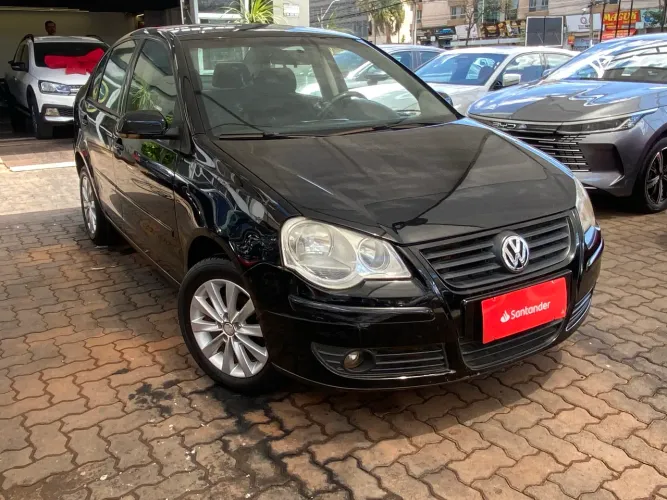 Volkswagen Polo Sedan 1.6 MI Total Flex 8V 4P 2011