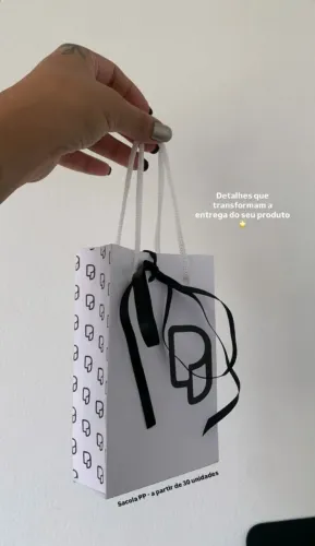 Sacola personalizada que transforma a entrega do seu produto em experiência de marca