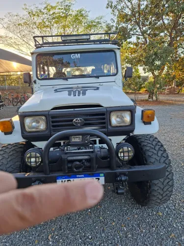 Toyota Band.Jipe Cap.de Aço Chas. Curto Diesel 1987