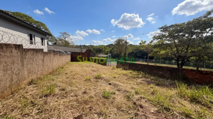 Terreno comercial à venda no Conjunto Residencial Ney Braga Maringá/PR