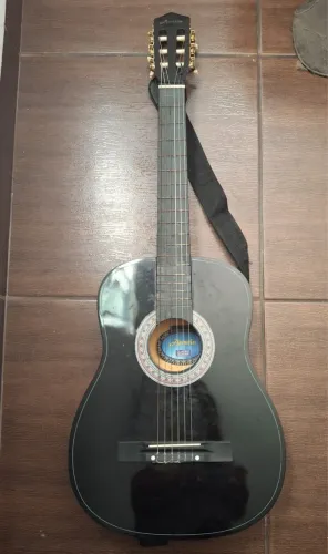 Violão preto, bom estado !