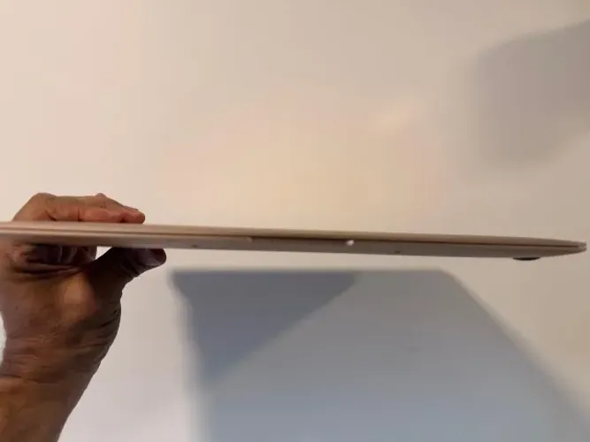 Macbook Air 13 Retina, 2020 Processador 1,1GHz intel Core i5 Quad-core 8GB