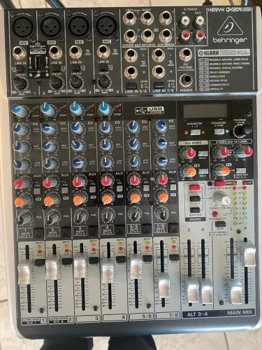 Mesa de som beringer xinix 1204 top