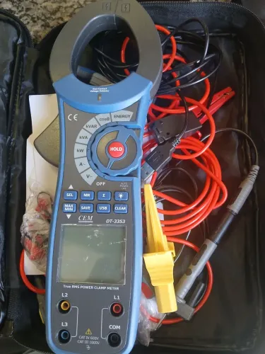 Alicate wattimetro CEM DT3353