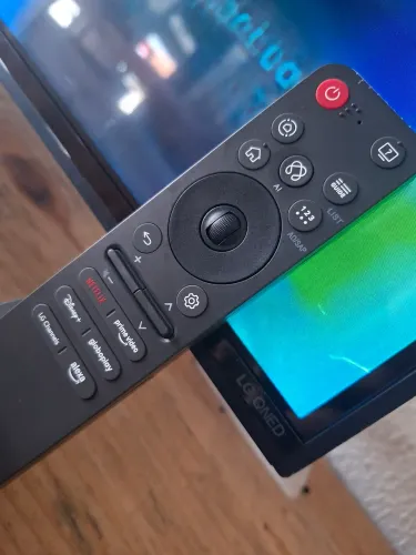 Possui detalhe imperceptível TV 55 POLEGADAS LG 4K COMANDO VOZ GAME XBOX INTEGRADO