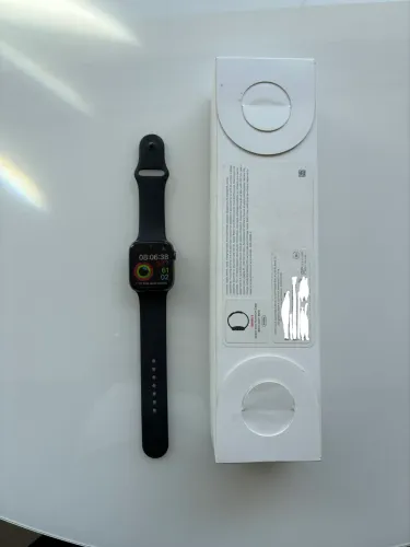 Apple Watch Series 5 (GPS + Cellular)