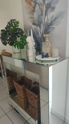 Vendo aparador espelhado com mes de centro