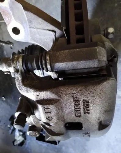 Pinça De Freio Nissan Versa Dianteiro Esquerdo 2016 2017