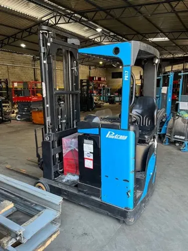 Empilhadeira Retrátil Elétrica 