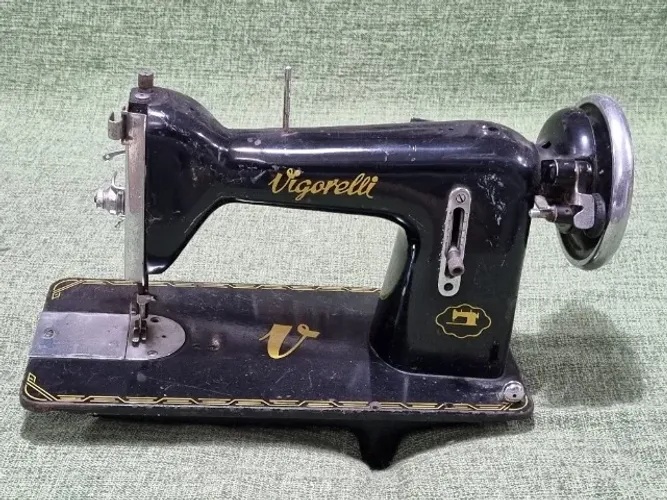 Máquina de costura Vigorelli antiga