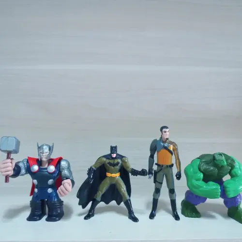 Bonecos Combo 4 peças Hasbro Star Wars , Thor e MC - Originais de Coleção lindas peças
