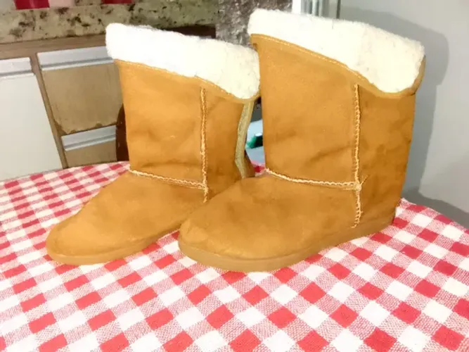 BOTA MOLEQUINHA FEMININA INFANTIL n°26. COURO CAMURÇA/MARROM.