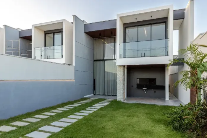 Casa no São Bento/ Messejana duplex com 3 suítes - 134m²