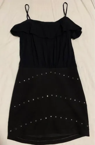 Vestido john john tamanho p com detalhes prata 