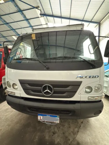 Accelo 815 