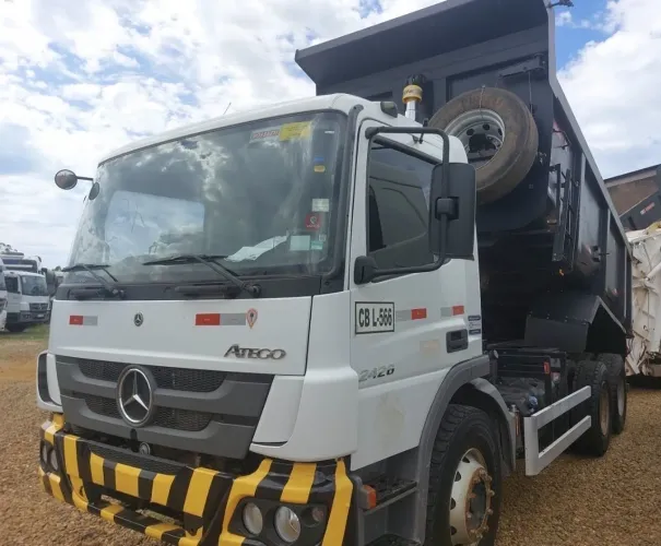 Mercedes Benz Atego 2426 ano 2022, 6x2, com caçamba de 12 ?, no MT