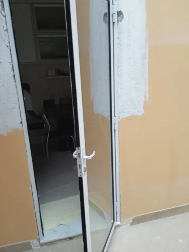 Porta anti ruídos sobre posta